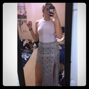 Maxi skit with leg slits